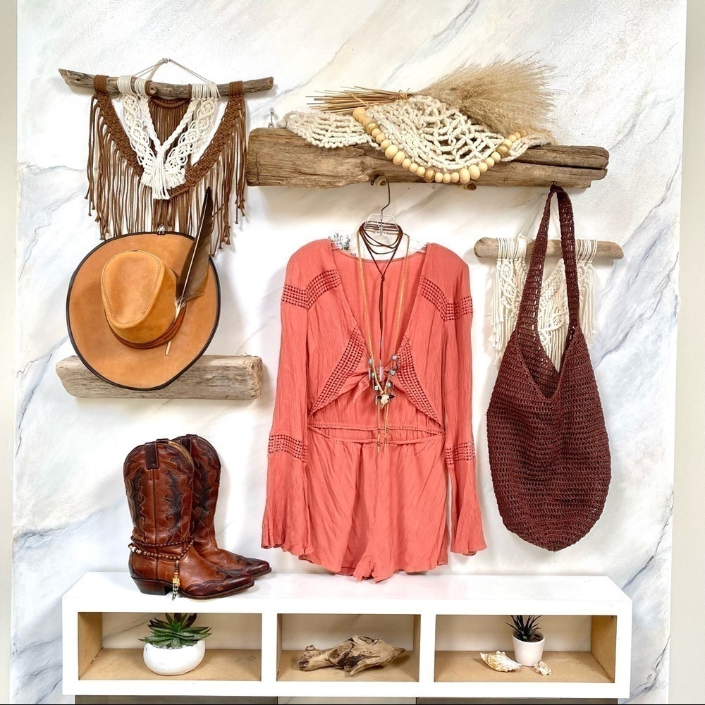 Sweet Boho Gypsy crochet romper in beautiful antique rose colour w bell sleeves - Picture 4 of 13